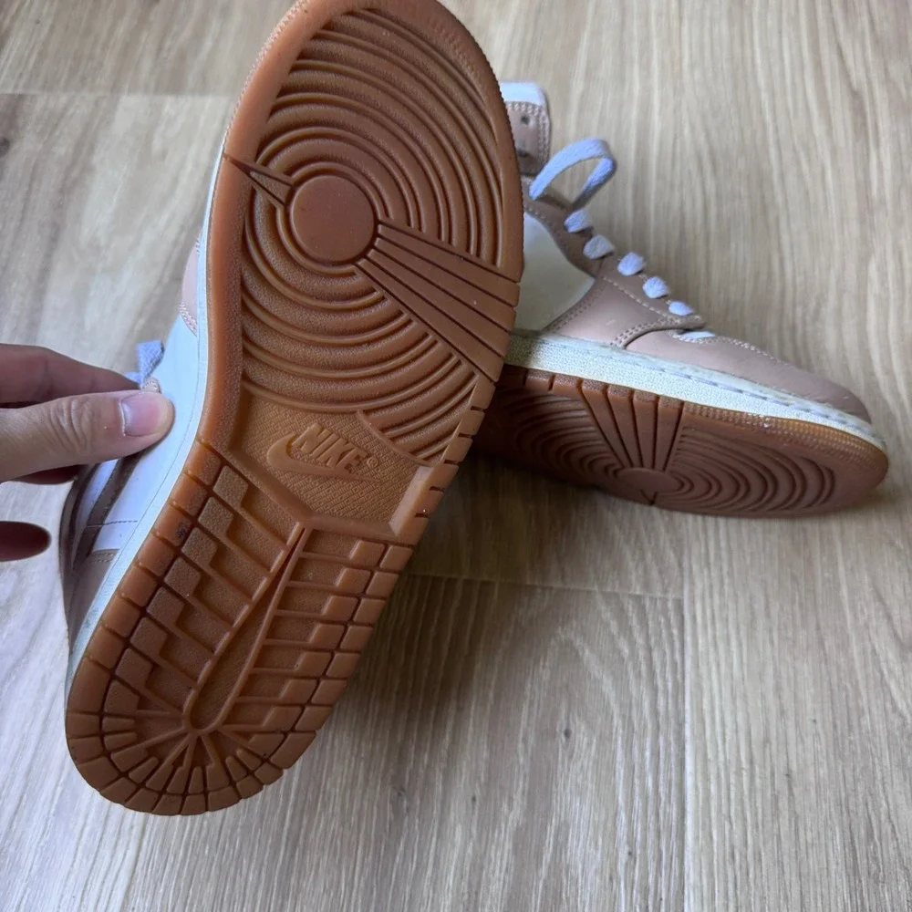 Jordan 1 Mid Mens 8.5 Hemp White Gum Brown Sneakers 554724-271